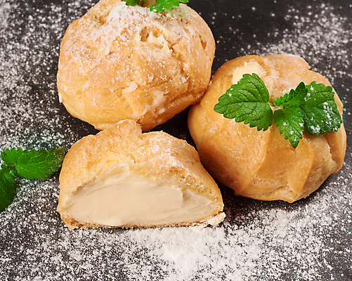 포토 JPG 해외이미지 검은배경 단면 디저트 실내 사람없음 달콤 민트 반쪽 슈가파우더 프랑스음식 에클레어 해외포토 음식 백그라운드 서양음식 내부 검은색 맛 허브 파일형식 이미지허브