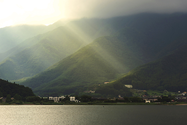 포토 JPG 해외이미지 구름 호수 여행 백그라운드 오렌지 자연 하늘 산 풍경 사람없음 야외 물 여름 빛 햇빛 태양 노란색 일출 일몰 저녁 댐 해외포토 자연요소 계절 공공시설 컬러 과일 노을 야간 생태계 파일형식 이미지허브