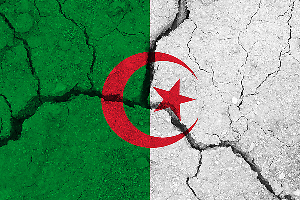 포토 JPG 해외이미지 디자인 배너 지구 백그라운드 건조 경고 사람없음 물 환경 깃발 거친 그리기 위험 땅 심볼 질감 충격 가뭄 그런지 알제리 옛날 위기 재앙 전국 지진 헬프 해외포토 자연요소 컨셉 모션 아프리카 날씨 도움 자연재해 파일형식 이미지허브