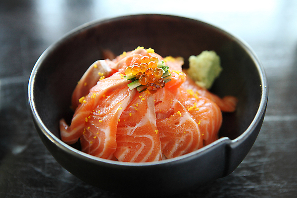 포토 JPG 해외이미지 그릇 실내 사람없음 고추냉이 덮밥 연어알 일본음식 나무배경 연어덮밥 해외포토 식기 음식 백그라운드 내부 알 양념 파일형식 이미지허브