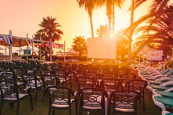 포토 JPG 해외이미지 여행 의자 오렌지 우산 자연 하늘 호텔 휴가 휴식 손바닥 사람없음 야외 초록색 물 햇빛 태양 스크린 일몰 흰색 깃발 영화관 휴양지 줄서기 해외포토 자연요소 손 컬러 가구 컨셉 과일 모션 숙소 노을 장소 극장 생태계 파일형식 이미지허브