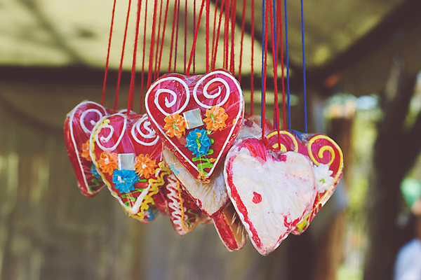 포토 JPG 해외이미지 모양 전통 음식 백그라운드 발렌타인데이 사탕 선물 사랑 사람없음 장식 빨간색 초록색 컬러풀 쿠키 케이크 흰색 하트 축하 시장 재산 달콤 맛 심볼 기념품 내추럴 세르비아 해외포토 감정 컬러 컨셉 데이이벤트 디저트 금융 오브젝트 파일형식 이미지허브