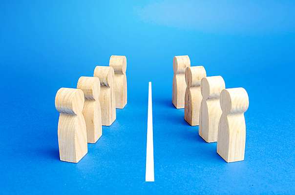 포토 JPG 해외이미지 선 실내 사람없음 경쟁 말_게임 파란배경 일렬 갈등 해외포토 백그라운드 컨셉 내부 파란색 게임 파일형식 이미지허브