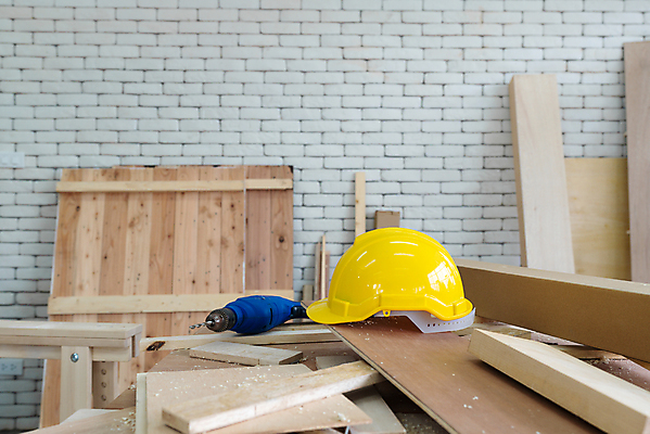 포토 JPG 해외이미지 직업 손 산업 벽 가구 백그라운드 건축양식 탁자 주택 실내 안전 사람없음 내부 목재 파란색 노란색 장비 도구 공구 업무 작업실 엔지니어 수리 제조 널 안전모 헬멧 건축가 목수 서비스 목공예 잡동사니 DIY 송곳 프로젝트 카피스페이스 해외포토 나무 건축 컬러 생활용품 재료 취미 건물 신체부위 공백 작업 기술자 안전장비 보호장비 공예 파일형식 이미지허브