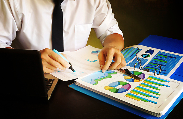 포토 JPG 해외이미지 직업 인터넷 비즈니스 통계 직장 사람없음 금융 노트북 컴퓨터 사무실 자료 업무 작업 비즈니스맨 계획 위험 책상 분석 보고서 상담 문서 바쁨 감시 마케팅 경제학 회계사 해외포토 교육 남자 가구 컨셉 회사 경제 전자제품 직장인 파일형식 이미지허브