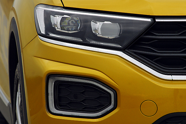 포토 JPG 해외이미지 디자인 산업 백그라운드 전구 교통시설 자동차 추상 새로움 사람없음 빛 머리 램프 고급 묘사 역동적 범퍼 섬광 자동 주도 해외포토 육상교통 교통 컨셉 무늬 조명 신체부위 예절 시설 파일형식 이미지허브