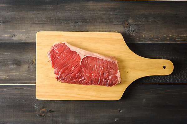 포토 JPG 해외이미지 음식 다이어트 도마 건강 스테이크 요리 사람없음 목재 빨간색 식사 소고기 신선 정상 날것 영양분 해외포토 나무 컬러 재료 주방용품 서양음식 육류 파일형식 이미지허브