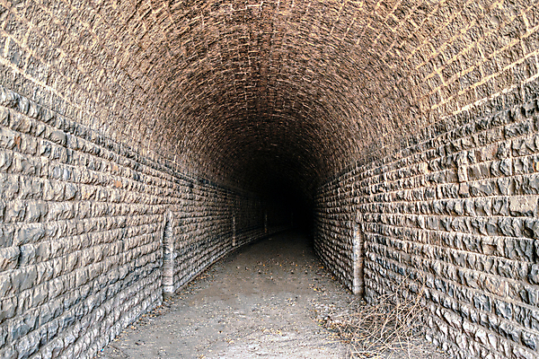 포토 JPG 해외이미지 아시아 길 벽 여행 백그라운드 건축양식 실내 그림자 사람없음 내부 검은색 사진촬영 어둠 산책 수확 원형 구멍 복도 역사 터널 동굴 버리기 만족 통로 아치 좁은 지하 게이지 루트 옛날 해외포토 도형 건축 감정 나라 컬러 농업 모션 휴식 촬영 파일형식 이미지허브
