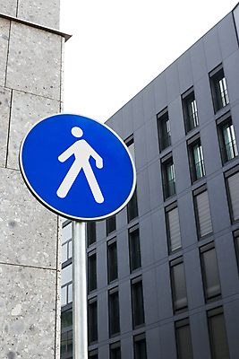 포토 JPG 해외이미지 아이콘 컨셉 건축양식 경고 안전 사람 사람없음 건물 파란색 숫자 걷기 우주 산책 회색 도시 비교 보행자 횡단보도 심볼 사인 신호 각도 장면 건너기 방법 해외포토 문자 건축물 건축 컬러 모션 휴식 보행로 파일형식 이미지허브