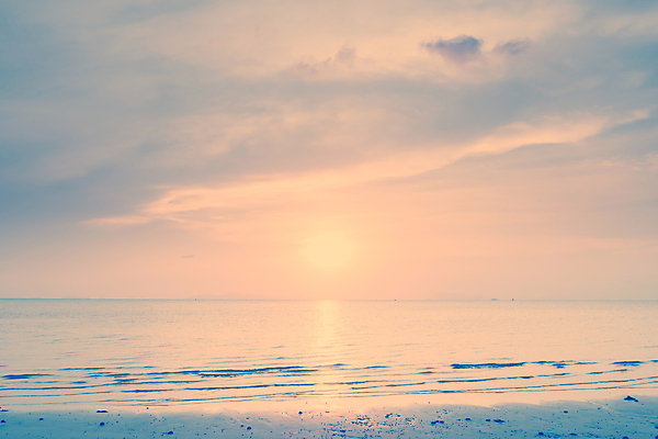 포토 JPG 해외이미지 구름 호수 모래 파도 바다 백그라운드 오렌지 자연 하늘 아침 날씨 풍경 사람없음 여름 빛 햇빛 태양 반사 일출 맑음 황혼 일몰 봄 새벽 수확 황금 향수 복고 천국 스카이라인 흐림 수평선 해외포토 주간 자연요소 계절 농업 과일 노을 화장품 생태계 파일형식 이미지허브