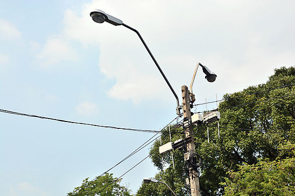 포토 JPG 해외이미지 구름 산업 아시아 선 태국 하늘 불 경고 안전 동양인 사람없음 파란색 금속 힘 운전 흐름 에너지 전선 흰색 도시 네트워크 센터 엉킴 얽힘 위험 전화기 철사 봉 전압 철강 콘크리트 혼란 공급 많음 해외포토 자연요소 나라 컬러 컨셉 모션 재질 인종 파일형식 이미지허브