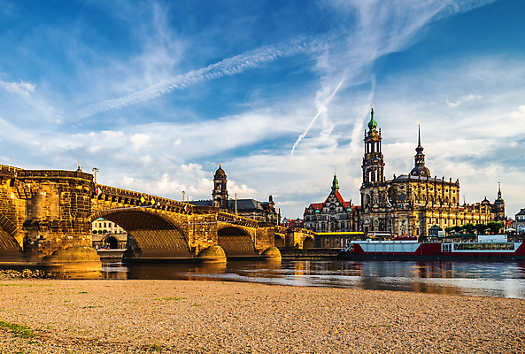 포토 JPG 해외이미지 외관 유럽 여행 백그라운드 휴가 독일 파노라마 미술 풍경 사람없음 야외 건물 강 반사 성당 교회 궁전 수확 도시 중세 역사 도심 타운 바로크 옛날 인기 해외포토 건축물 나라 고건축 농업 종교건축 문화예술 촬영기법 파일형식 이미지허브