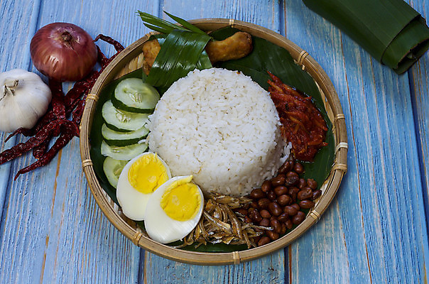 포토 JPG 해외이미지 전통 접시 아시아 문화 음식 백그라운드 잎 고추 밥 오이 바나나 요리 동양인 사람없음 계란 식사 치킨 튀김 흰색 아침식사 향신료 매움 향기 인도네시아 땅콩 지역 코코넛 말레이시아 싱가폴 인기 해외포토 식물 식기 나라 컬러 채소 과일 인종 알 견과류 맛 냄새 닭고기요리 향미료 파일형식 이미지허브