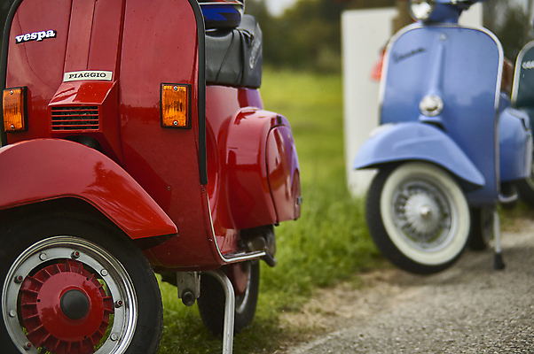 포토 JPG 해외이미지 유럽 문화 도로 여행 백그라운드 교통시설 거리 사람없음 야외 빨간색 파란색 노란색 자전거 검은색 이탈리아 운전 자유 스쿠터 오토바이 수확 흰색 도시 운전사 클래식 승차 작음 로마 주차 향수 속도 복고 모터 구식 옛날 회복 스타일 해외포토 직업 나라 길 컬러 교통 컨셉 농업 모션 바이크 화장품 크기 시설 파일형식 이미지허브