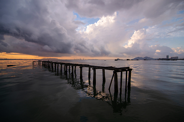 포토 JPG 해외이미지 구름 바다 백그라운드 오렌지 자연 하늘 아침 낚시 휴가 풍경 사람없음 야외 여름 빛 태양 반사 일출 항구 새벽 방파제 낚시꾼 말레이시아 내추럴 파라다이스 수평선 해외포토 주간 자연요소 계절 공공시설 아시아 과일 교통시설 레저 노을 생태계 파일형식 이미지허브