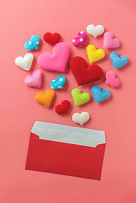 포토 JPG 해외이미지 디자인 종이 백그라운드 휴가 봉투 발렌타인데이 선물 사랑 사람없음 빨간색 우주 수확 흰색 하트 마음 축하 인사 신용카드 메시지 편지 심볼 해외포토 모양 감정 컬러 컨셉 농업 데이이벤트 금융 예절 파일형식 이미지허브