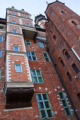 포토 JPG 해외이미지 도로 여행 건축양식 창문 휴가 벽돌 주택 사람없음 야외 건물 탑 골동품 중세 강가 복고 광택 연립주택 폴란드 고딕 공동주택 르네상스 해외포토 건축물 건축 유럽 길 교통시설 강 역사 파일형식 이미지허브