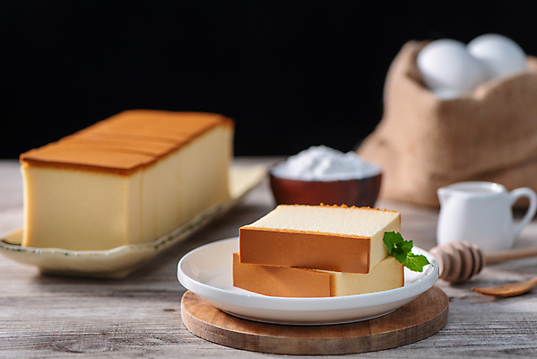 포토 JPG 해외이미지 그릇 접시 포크 검은배경 디저트 사람없음 아웃포커스 계란 달콤 민트 밀가루 부드러움 자루 카스테라 허니디퍼 해외포토 식기 음식 빵 백그라운드 촬영기법 알 검은색 도구 감각 맛 가루 허브 파일형식 이미지허브