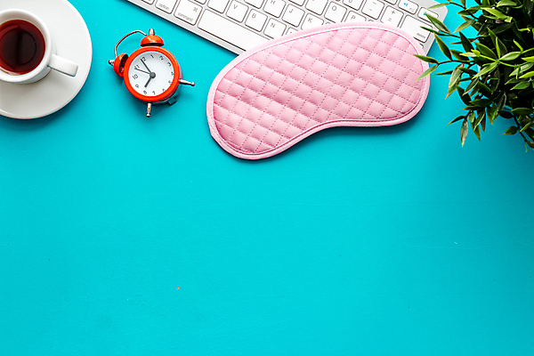 포토 JPG 해외이미지 안경 커피 비즈니스 탁자 실내 피곤 사람없음 하이앵글 자명종 키보드 잠 졸음 커피잔 컵받침 책상 파란배경 업무과다 과로 안대 해외포토 잡화 감정 음료 뷰포인트 시계 가구 백그라운드 컨셉 잔 내부 파란색 알람 업무 받침대 파일형식 이미지허브