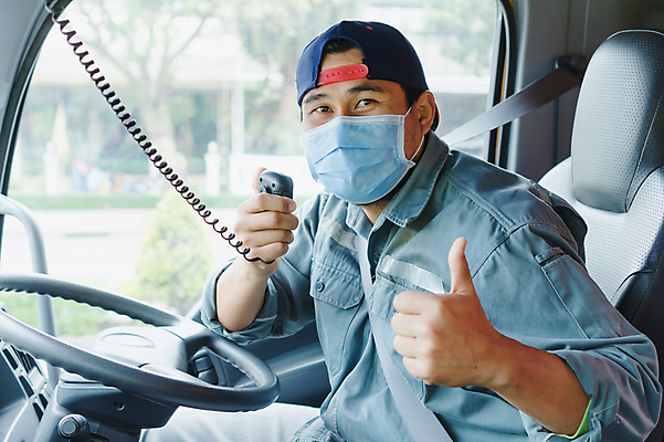 포토 JPG 해외이미지 남자 비즈니스 교통시설 자동차 노동자 거리 건강 가면 한명 안전 사람 동양인 건강관리 중국 고통 트럭 운전사 보호 질병 큼 속도 감염 추천 짐차 트레일러 물류 그만 인플루엔자 전염병 캡모자 필터 해외포토 직업 모자_잡화 1 감정 아시아 육상교통 교통 컨셉 의학 관리 인종 바이러스 크기 시설 파일형식 이미지허브