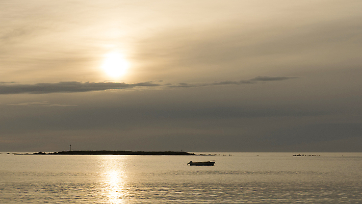 포토 JPG 해외이미지 구름 실루엣 바다 요트 교통시설 조류 낚시 항해 풍경 사람없음 햇빛 태양 반사 평화 일출 항구 침묵 황혼 일몰 새벽 꿈 안개 낚시꾼 공상 닻 석호 뱃놀이 파라다이스 몽환 수평선 해외포토 자연요소 동물 교통 컨셉 배_교통 레저 날씨 촬영기법 노을 전통놀이 소리 시설 파일형식 이미지허브