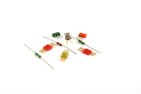 포토 JPG 해외이미지 모양 산업 백그라운드 부분 사람없음 빨간색 빛 컴퓨터 디지털 힘 흰색 작음 수집 묘사 오브젝트 라디오 복고 반도체 전자 다이오드 엘리먼트 옛날 주도 해외포토 컬러 전자제품 예절 크기 파일형식 이미지허브