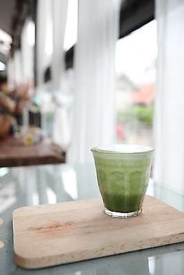 포토 JPG 해외이미지 주간 사람없음 야외 컵 거품 머그컵 녹차 말차 해외포토 자연요소 식기 차_음료 파일형식 이미지허브