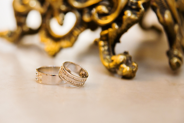 포토 JPG 해외이미지 전통 커플 기념일 꽃잎 꽃 문화 분홍색 결혼 백그라운드 2 결혼식 휴가 기념 발렌타인데이 사랑 이벤트 사람없음 장식 장미 금속 신혼여행 흰색 축하 반지 쌍 신용카드 황금 고급 보석 심볼 깃털 오브젝트 약혼 해외포토 식물 감정 컬러 컨셉 장신구 관계 데이이벤트 재질 금융 광석 약속 파일형식 이미지허브