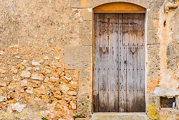 포토 JPG 해외이미지 벽 백그라운드 건축양식 날씨 주택 건설업 사람없음 야외 건물 목재 갈색 문 손상 수확 골동품 시골 묘사 부식 아치 질감 잠금 대문 타운 구식 그런지 옛날 해외포토 나무 건축물 건축 산업 컬러 컨셉 농업 재료 도시 보안 파일형식 이미지허브
