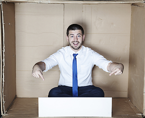 포토 JPG 해외이미지 전신 백인 남자 한명 앉기 성인 앞모습 노트북 상자 사무실 업무 비즈니스맨 갇힘 답답함 성인남자한명만 해외포토 서양인 1 뷰포인트 비즈니스 모션 사람 전자제품 작업 직장인 감각 남자한명만 성인남자만 파일형식 이미지허브