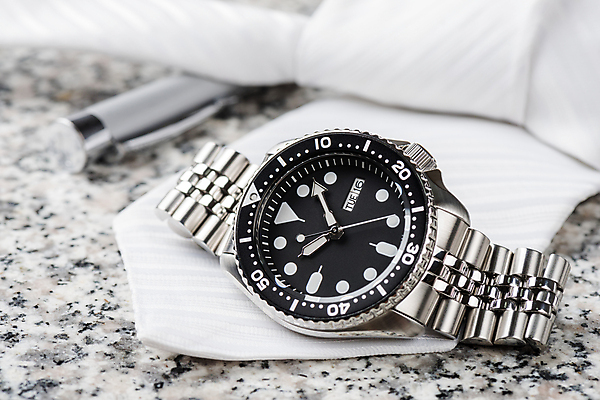 포토 JPG 해외이미지 디자인 시계 무늬 팔찌 화살 사람없음 유행 금속 시간 고급 우아함 손목 스마트 손목시계 오브젝트 다이빙 다이얼 태엽 굴곡 방수 분 자동 철강 해외포토 컨셉 장신구 재질 신체부위 수영 수중스포츠 파일형식 이미지허브