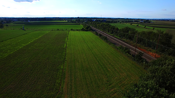 포토 JPG 해외이미지 식물 공원 종교 음식 여행 농업 자연 주택 안테나 파노라마 풍경 사람없음 가로 초록색 파란색 농작물 농장 미국 시골 숲 유모차 외양간 드론 사일로 조감도 해외포토 공공시설 산업 컬러 북아메리카 통신 촬영기법 건물 아기용품 생태계 파일형식 이미지허브