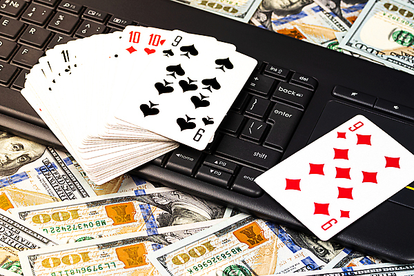 포토 JPG 해외이미지 돈 사람없음 키보드 트럼프 도박 카지노 포커 해외포토 놀이용품 게임 재산 파일형식 이미지허브