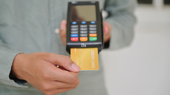 포토 JPG 해외이미지 손 백그라운드 컨셉 돈 비즈니스 사람 사람없음 금융 쇼핑 세일 절약 신용카드 시장 구매 고객 서비스 전자 결제 계산서 빚 계좌 인출 목업 해외포토 신체부위 경제 재산 파일형식 이미지허브