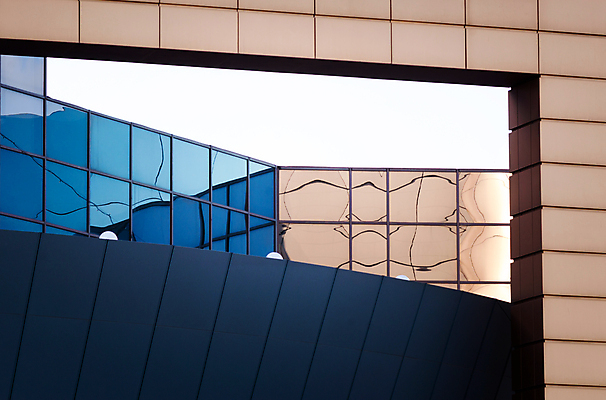 포토 JPG 해외이미지 모양 디자인 외관 선 벽 백그라운드 비즈니스 건축양식 부분 창문 유리 표면 추상 주택 그림자 사람없음 건물 파란색 빛 사무실 숫자 반사 노란색 블록 활발 젖음 흰색 도시 볼륨 파편 심플 고립 엘리먼트 왜곡 스타일 미니멀리스트 미니멀 해외포토 문자 건축물 건축 컬러 컨셉 무늬 재질 파일형식 이미지허브