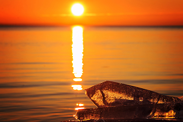 포토 JPG 해외이미지 구름 계절 호수 겨울 오렌지 자연 하늘 표면 날씨 풍경 사람없음 야외 물 파란색 빛 햇빛 반사 노란색 평화 일출 환경 맑음 얼음 일몰 추위 연못 분위기 황금 순수 천국 헝가리 산소 해외포토 자연요소 컬러 컨셉 과일 태양 노을 원소 생태계 동유럽 파일형식 이미지허브