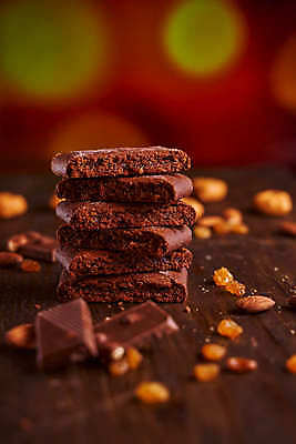 포토 JPG 해외이미지 접시 포크 재료 추상 건강 사람없음 초콜릿 여러개 견과류 씻기 상품 묘사 오브젝트 보리 위치 토핑 아몬드 모음 스펀지 건포도 구성 부스러기 카카오 해외포토 식기 다수 무늬 포도 디저트 곡류 한글 청결 건과일 파일형식 이미지허브