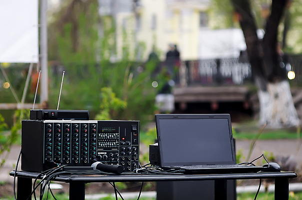 포토 JPG 해외이미지 교육 백그라운드 인터넷 비즈니스 통신 자연 탁자 거리 직장 사람 사람없음 야외 건물 목재 노트북 컴퓨터 사무실 우주 디지털 스크린 모니터 공책 공백 장비 흰색 키보드 도시 업무 작업 네트워크 발표 필름 책상 묘사 마이크 쇼 오디오 동영상 무료 해외포토 나무 건축물 컬러 음향기기 가구 회사 재료 문구용품 전자제품 생태계 파일형식 이미지허브