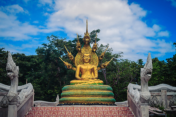 포토 JPG 해외이미지 구름 손 외관 아시아 종교 문화 얼굴 조각 불교 건축양식 태국 미술 사람없음 건물 장식 파란색 조각상 머리 평화 정원 덮개 흰색 마음 사찰 화려 뱀 의식 영혼 황금 명상 신성 안심 수도원 숭배 신앙심 토요일 해외포토 자연요소 건축물 건축 나라 컬러 컨셉 종교건축 파충류 문화예술 육류 신체부위 조형물 뚜껑 요일 파일형식 이미지허브