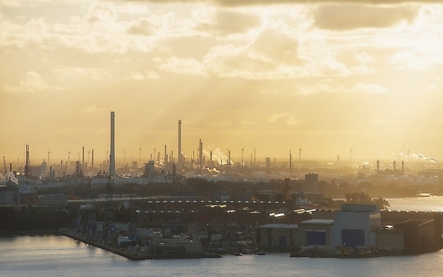 포토 JPG 해외이미지 주간 구름 하늘 사람없음 야외 노을 조선소 산업시설 산업현장 공장시설 해외포토 자연요소 산업 시설 파일형식 이미지허브