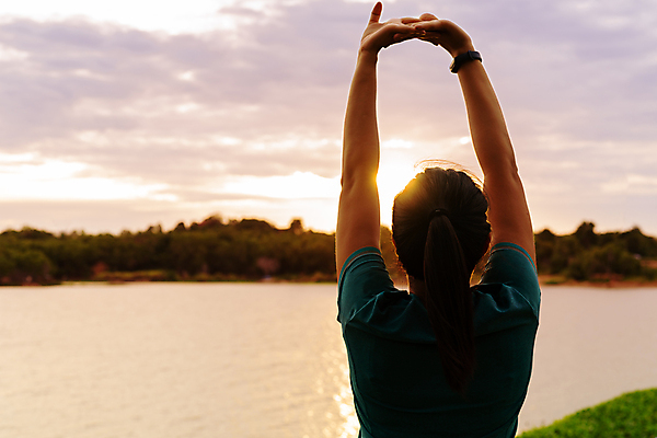 포토 JPG 해외이미지 여자 도로 호수 포즈 신발 자국 하늘 근육 거리 건강 한명 서기 사람 동양인 성인 야외 파란색 달리기 조깅 운동 검은색 스트레칭 일몰 도시 만 결심 복고 땀 몸통 마라톤 달리기선수 카피스페이스 해외포토 1 길 컬러 컨셉 교통시설 모션 인종 경기 신체부위 노을 공백 육상스포츠 육상선수 파일형식 이미지허브