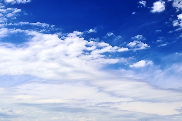 포토 JPG 해외이미지 구름 바다 여행 백그라운드 자연 벽지 하늘 날씨 추상 파노라마 풍경 사람없음 물 여름 파란색 빛 햇빛 태양 우주 환경 봄 공백 흰색 분위기 고도 폭풍 천국 솜털 수평선 카피스페이스 해외포토 자연요소 계절 컬러 컨셉 무늬 촬영기법 생태계 파일형식 이미지허브