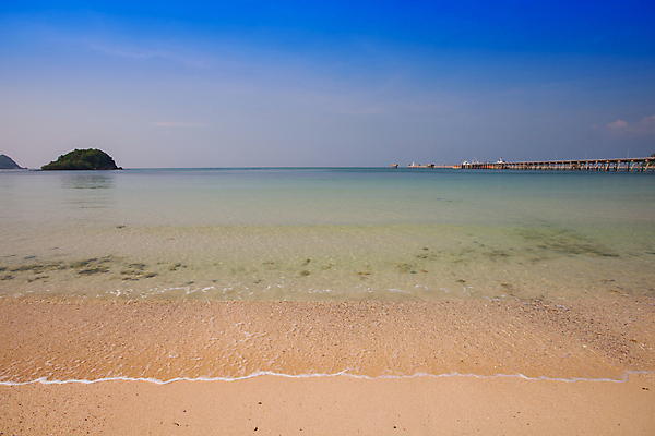 포토 JPG 해외이미지 아시아 모래 파도 바다 섬 여행 교통시설 태국 자연 하늘 휴가 주택 동양인 풍경 사람없음 야외 가로 초록색 물 여름 파란색 컬러풀 항구 맑음 만 보트 속도 활 휴양지 다이빙 타운 파라다이스 수평선 해외포토 자연요소 계절 나라 컬러 교통 배_교통 날씨 인종 건물 수영 장소 도시 시설 생태계 수중스포츠 파일형식 이미지허브
