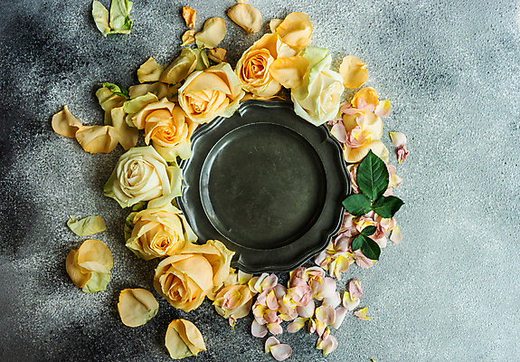 포토 JPG 해외이미지 접시 꽃잎 회색배경 사람없음 장미 유리그릇 원형프레임 해외포토 그릇 식기 꽃 백그라운드 유리 프레임 회색 원형 파일형식 이미지허브