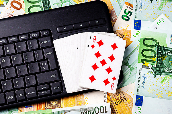 포토 JPG 해외이미지 돈 사람없음 키보드 트럼프 도박 카지노 포커 해외포토 놀이용품 게임 재산 파일형식 이미지허브