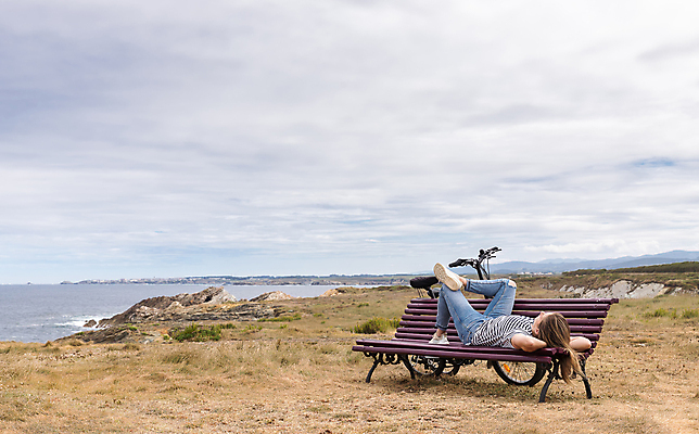포토 JPG 해외이미지 백인 구름 라이프스타일 공원 여자 행복 바다 벤치 휴식 한명 잔디 야외 평화 자전거 헤드폰 고요 기쁨 꿈 자유 가을 잠 옷입기 거짓말 바이킹 안락 해외포토 자연요소 서양인 식물 1 계절 공공시설 감정 음향기기 컨셉 의자 모션 사람 생활 바이크 파일형식 이미지허브