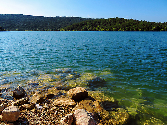 포토 JPG 해외이미지 호수 여행 자연 하늘 산 따뜻함 풍경 사람없음 야외 초록색 물 여름 파란색 평화 맑음 프랑스 성자 숲 지중해 남쪽 내추럴 프랑스어 해외포토 자연요소 문자 계절 유럽 종교 바다 컬러 컨셉 날씨 방향 생태계 파일형식 이미지허브