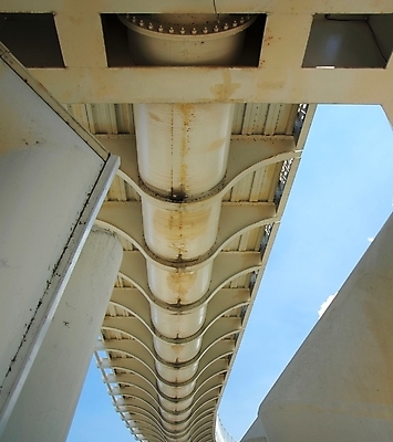 포토 JPG 해외이미지 디자인 곡선 건축양식 교통시설 사람없음 회색 견과류 기둥 고가도로 철 볼트 튜브 철강 해외포토 건축 선 컬러 교통 공구 고속도로 시설 파일형식 이미지허브