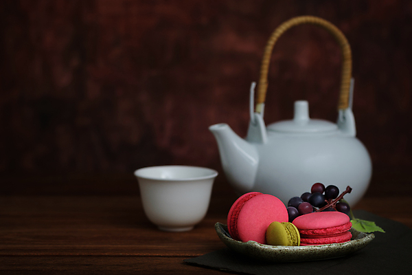 포토 JPG 해외이미지 전통 접시 커피 음식 빵 분홍색 백그라운드 과일 유리 딸기 포도 휴식 디저트 미술 사람없음 목재 초록색 쌓기 쿠키 케이크 어둠 침묵 페인트 빵집 수확 시골 도자기 클래식 차 달콤 작음 찻주전자 복고 모음 마카롱 스타일 해외포토 나무 식기 음료 컬러 컨셉 농업 재료 모션 재질 주전자 문화예술 상점 소리 맛 크기 파일형식 이미지허브