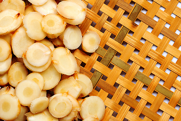 포토 JPG 해외이미지 실내 사람없음 소쿠리 담기 슬라이스 생강 카피스페이스 해외포토 채소 모션 내부 바구니 공백 파일형식 이미지허브